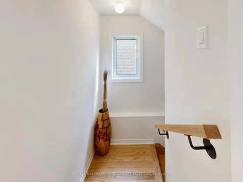 18 Ludlow Drive Barrie ON L9J 0L8