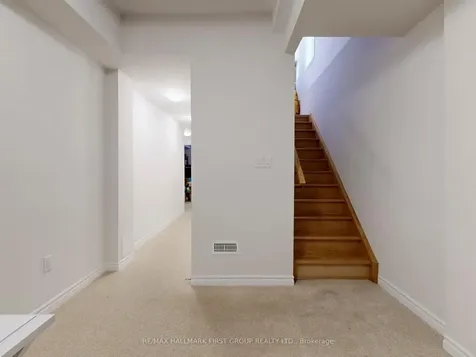 18 Ludlow Drive Barrie ON L9J 0L8