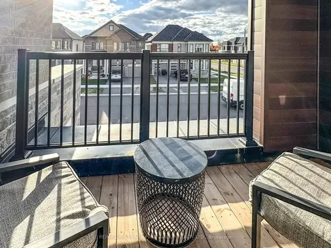 18 Ludlow Drive Barrie ON L9J 0L8