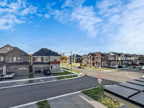 18 Ludlow Drive Barrie ON L9J 0L8