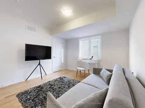 18 Ludlow Drive Barrie ON L9J 0L8