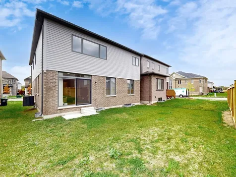 18 Ludlow Drive Barrie ON L9J 0L8