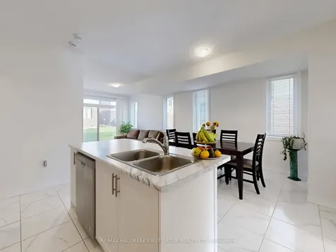 18 Ludlow Drive Barrie ON L9J 0L8