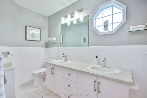 30 Bruce Crescent Barrie ON L4N 8T8