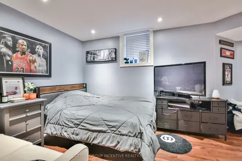 30 Bruce Crescent Barrie ON L4N 8T8