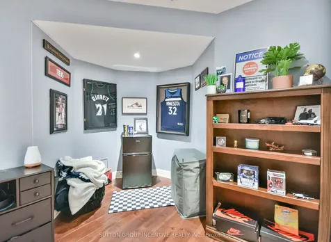 30 Bruce Crescent Barrie ON L4N 8T8