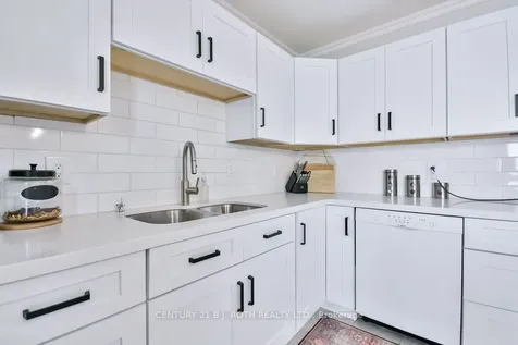 57 D'ambrosio Drive Barrie ON L4N 6V4