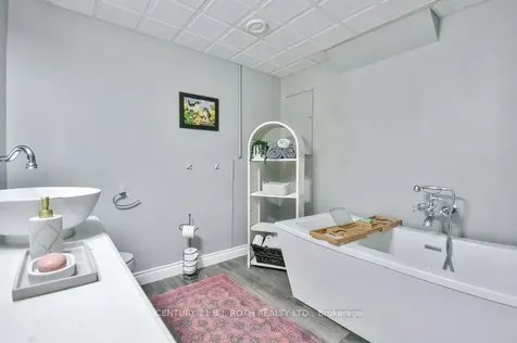 57 D'ambrosio Drive Barrie ON L4N 6V4