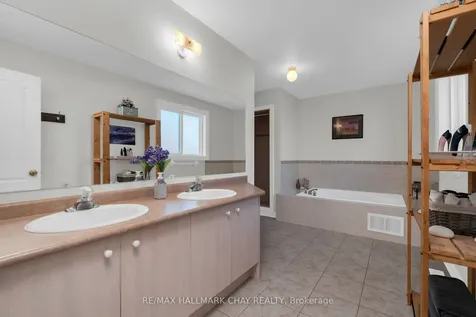 3 Meyer Avenue Barrie ON L4M 6X2