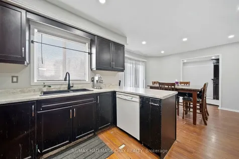 56 Hubbert Crescent Barrie ON L4N 9M4