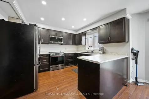 56 Hubbert Crescent Barrie ON L4N 9M4