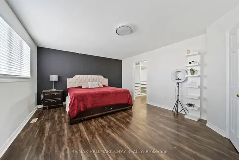 56 Hubbert Crescent Barrie ON L4N 9M4