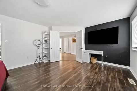 56 Hubbert Crescent Barrie ON L4N 9M4