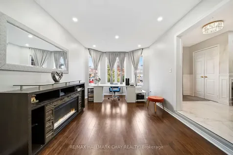 56 Hubbert Crescent Barrie ON L4N 9M4