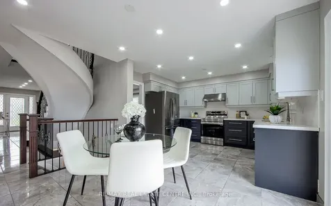 11 Priscilla's Place Barrie ON L4N 5X4