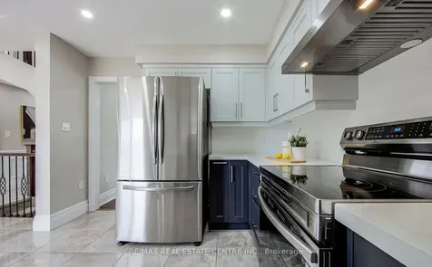 11 Priscilla's Place Barrie ON L4N 5X4