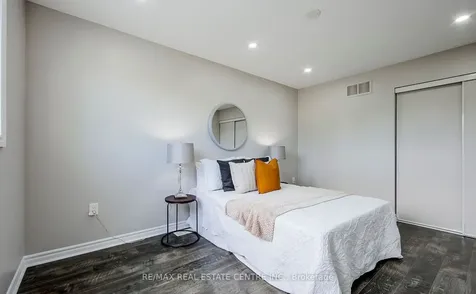 11 Priscilla's Place Barrie ON L4N 5X4