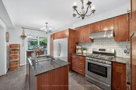 136 Violet Street Barrie ON L4N 9M7