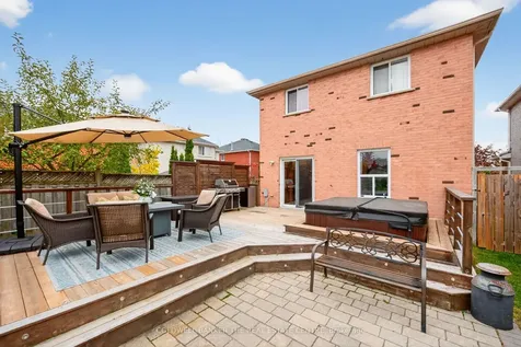 136 Violet Street Barrie ON L4N 9M7