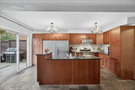 136 Violet Street Barrie ON L4N 9M7