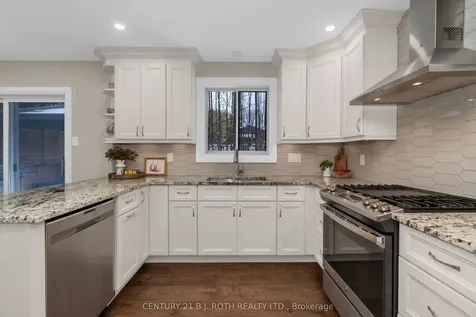 14 Brookfield Crescent Barrie ON L4N 9R4