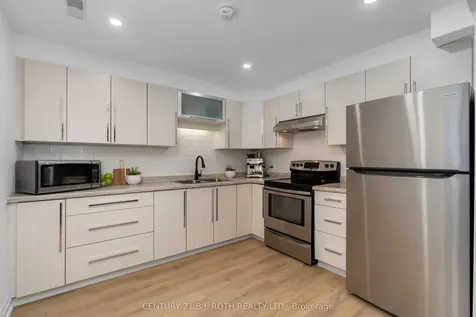 14 Brookfield Crescent Barrie ON L4N 9R4