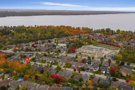 14 Brookfield Crescent Barrie ON L4N 9R4