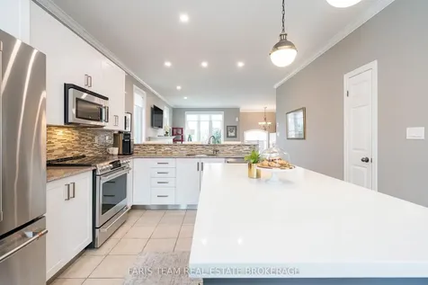 135 Sandringham Drive Barrie ON L4N 0Y9