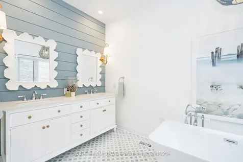 135 Sandringham Drive Barrie ON L4N 0Y9