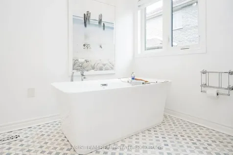 135 Sandringham Drive Barrie ON L4N 0Y9