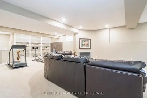 135 Sandringham Drive Barrie ON L4N 0Y9