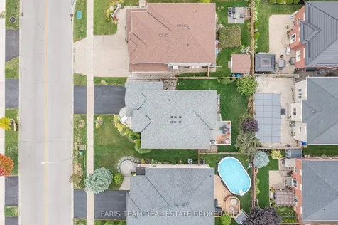 135 Sandringham Drive Barrie ON L4N 0Y9