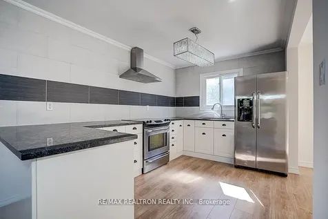 31 Blair Crescent Barrie ON L4M 5Y7