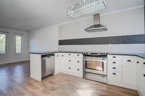 31 Blair Crescent Barrie ON L4M 5Y7