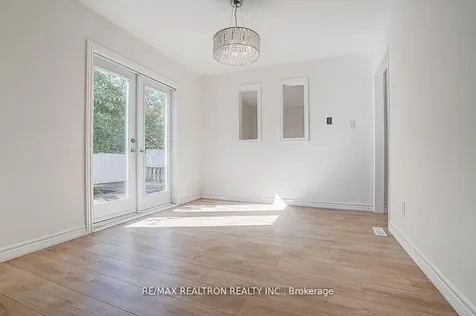 31 Blair Crescent Barrie ON L4M 5Y7