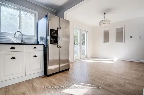 31 Blair Crescent Barrie ON L4M 5Y7