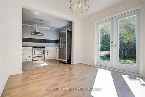 31 Blair Crescent Barrie ON L4M 5Y7