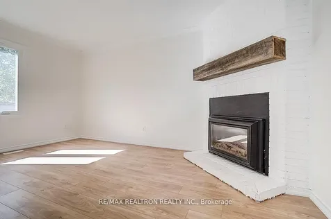 31 Blair Crescent Barrie ON L4M 5Y7