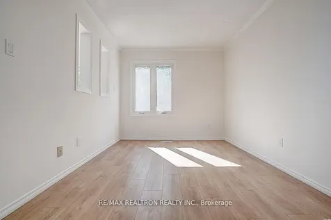 31 Blair Crescent Barrie ON L4M 5Y7