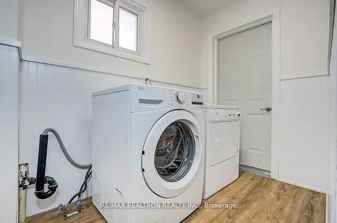 31 Blair Crescent Barrie ON L4M 5Y7