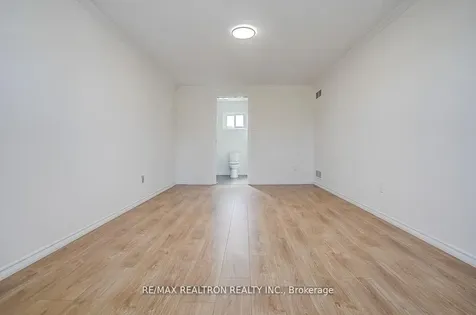 31 Blair Crescent Barrie ON L4M 5Y7