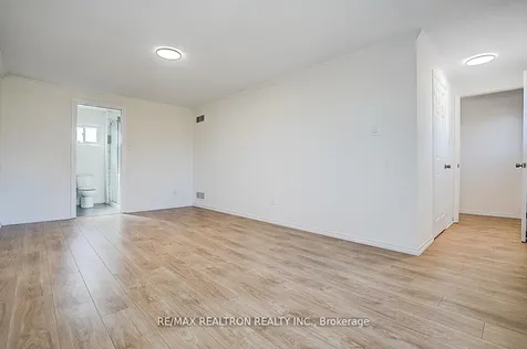 31 Blair Crescent Barrie ON L4M 5Y7