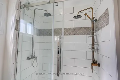 31 Blair Crescent Barrie ON L4M 5Y7