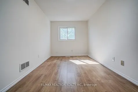 31 Blair Crescent Barrie ON L4M 5Y7