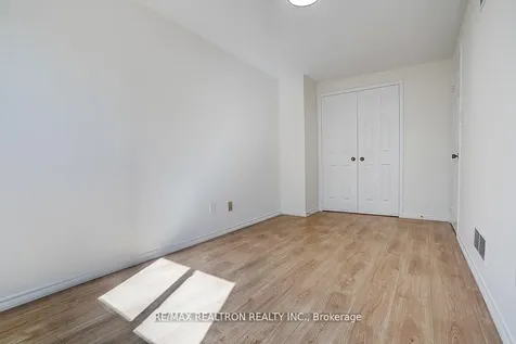 31 Blair Crescent Barrie ON L4M 5Y7