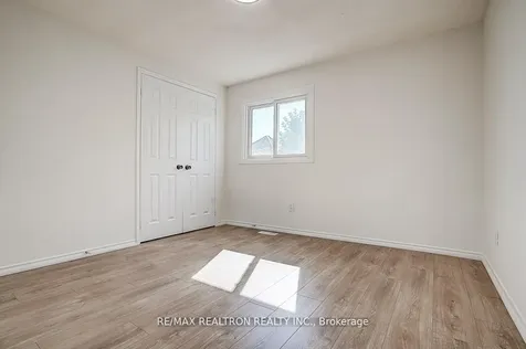 31 Blair Crescent Barrie ON L4M 5Y7