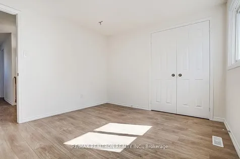 31 Blair Crescent Barrie ON L4M 5Y7