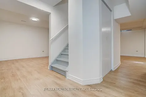 31 Blair Crescent Barrie ON L4M 5Y7