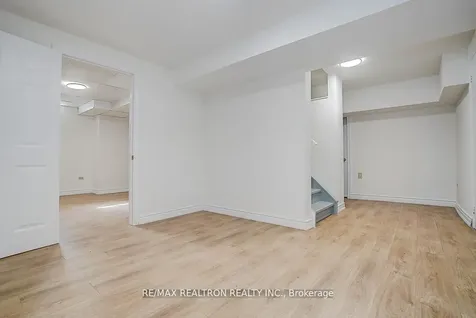 31 Blair Crescent Barrie ON L4M 5Y7