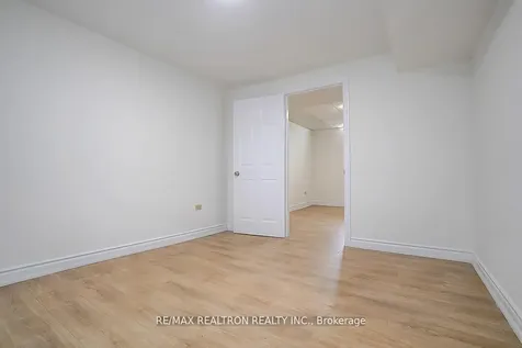 31 Blair Crescent Barrie ON L4M 5Y7